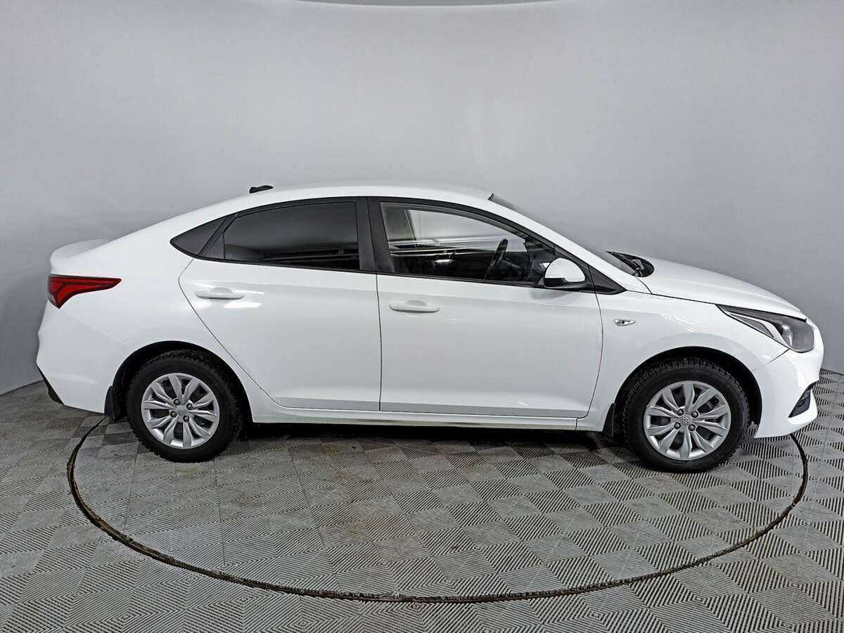 Купить Hyundai Solaris, 2017, 157 403 км, фото №4