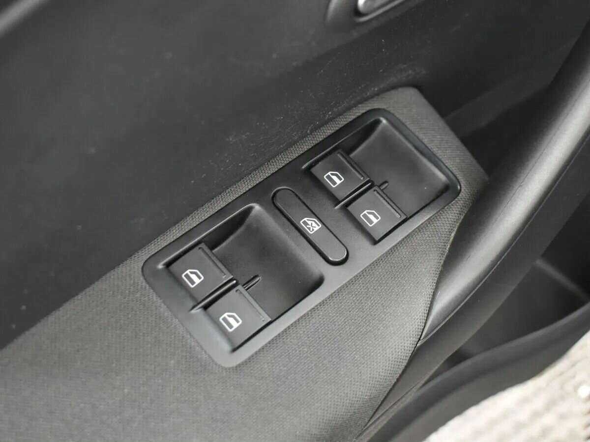 Купить Volkswagen Polo, 2017, 65 000 км, фото №8