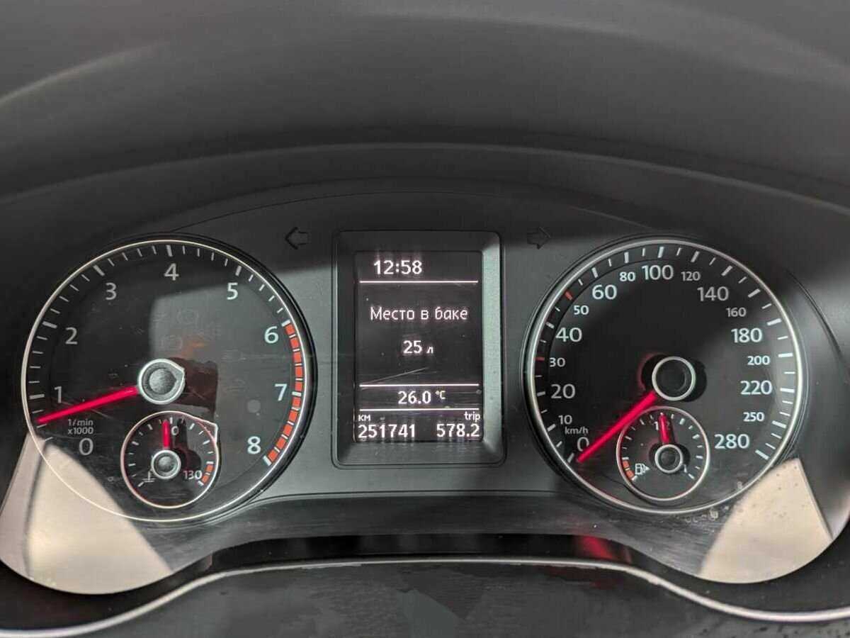 Купить Volkswagen Jetta, 2012, 251 739 км, фото №10